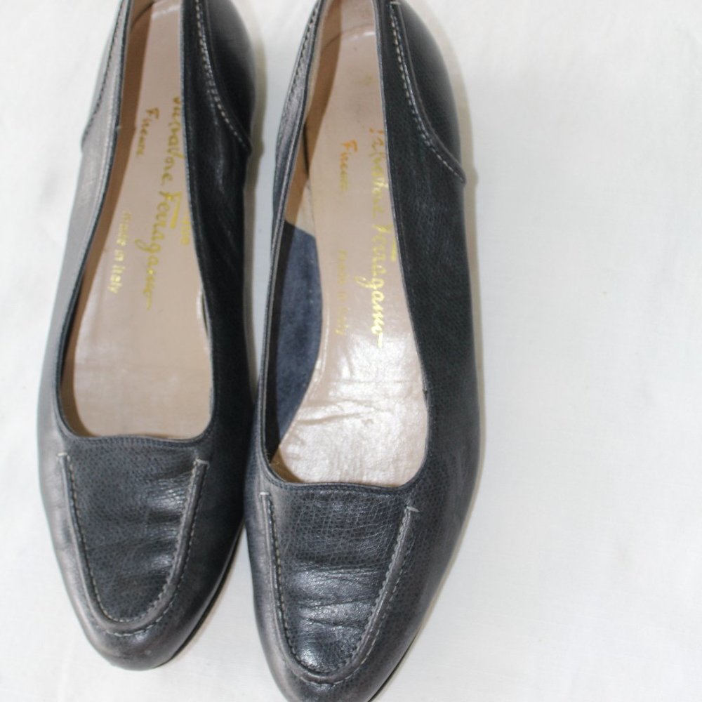 Salvatore Ferragamo Navy Leather Flats Size 7 A2